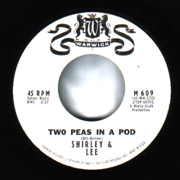 SHIRLEY & LEE - Two Peas In A pod / Your Love Makes The Difference - 45T (SP 2 titres)